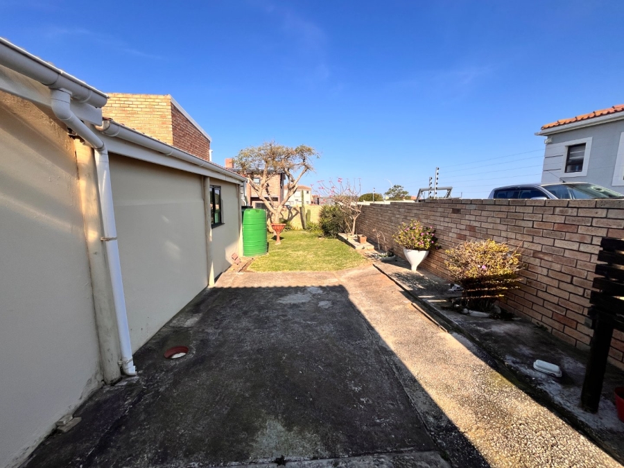 3 Bedroom Property for Sale in Wavecrest Eastern Cape